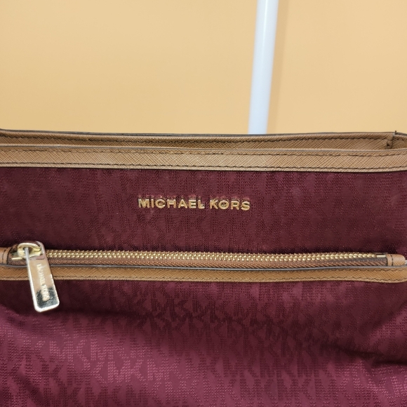 Michael Kors Burgundy Crossbody Bag with Signature Logo Design & Gold Finishes - Picture 3 of 7